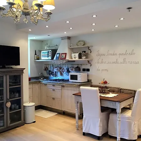 Margot House By Holiday World